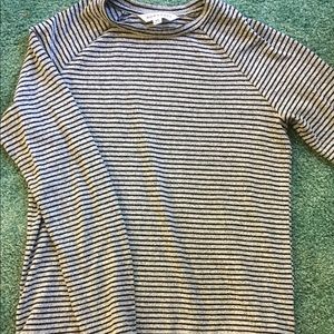 Comfortable long sleeve shirt with lace detail